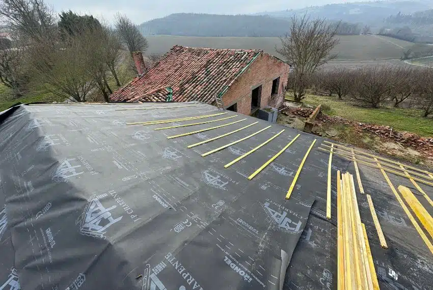 Photo pose film pare-pluie toiture